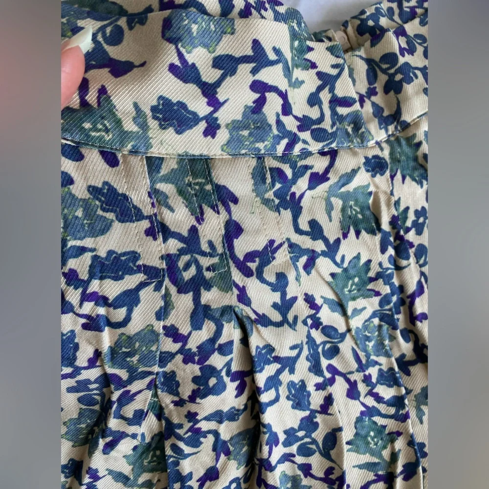 H&M Floral Patterned High waist Pleated short beige Cream blue viscose US 2 NWT